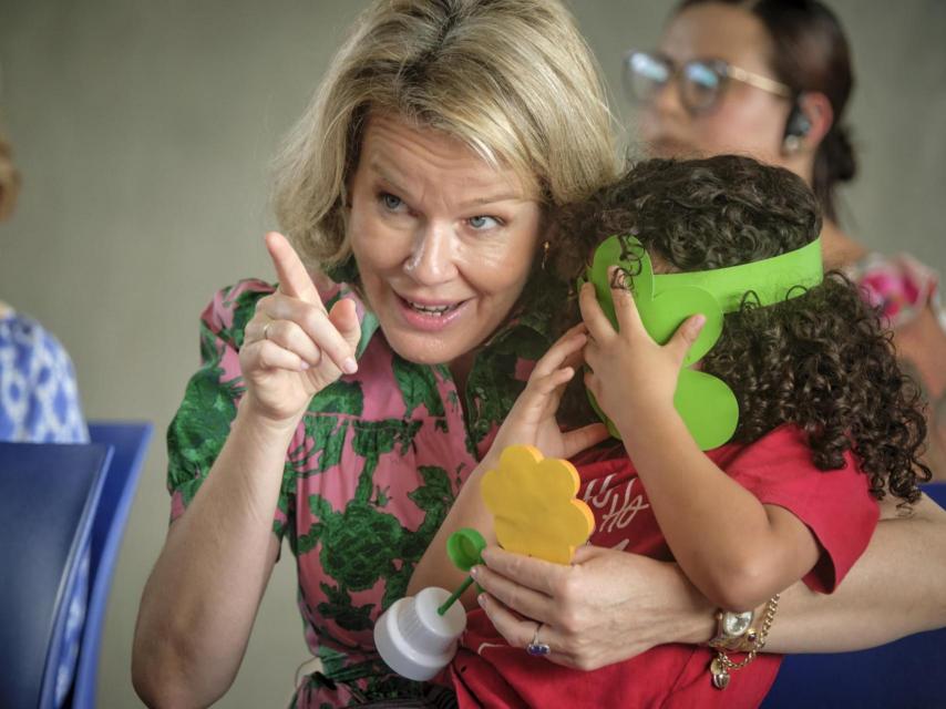 La Reina, durante una vista a un centro de desarrollo en San José.