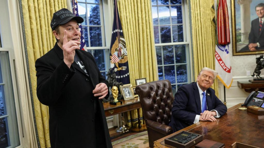 Elon Musk y Donald Trump hablan con la prensa en el Despacho Oval de la Casa Blanca.