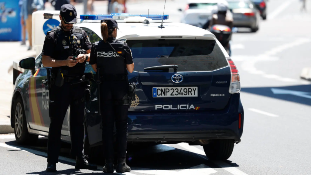 Imagen de archivo de dos agentes de la Policía Nacional.