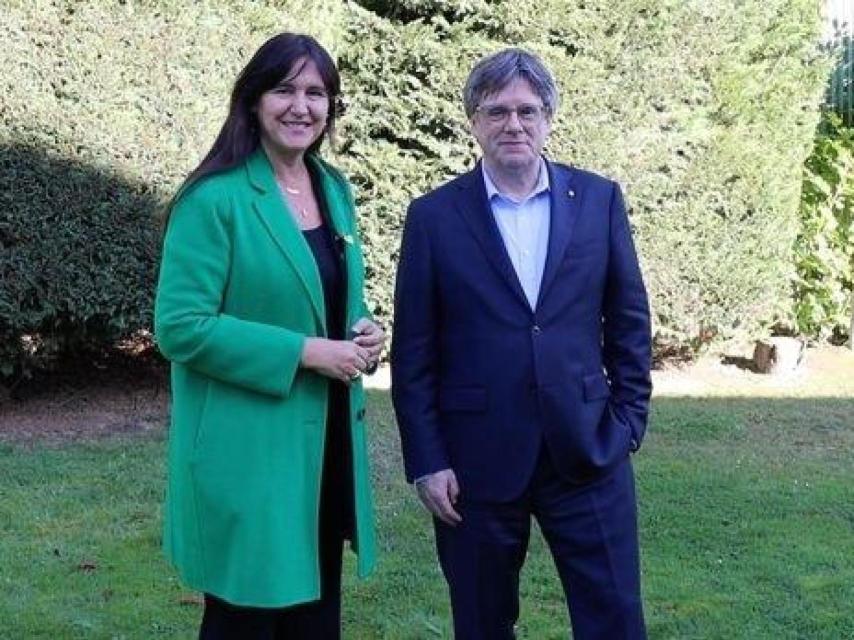 El prófugo de la justicia Carles Puigdemont junto a Laura Borràs.
