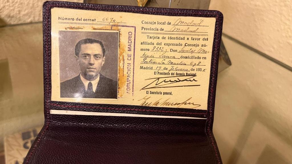 Carnet de militancia republicana de Santos Martínez.