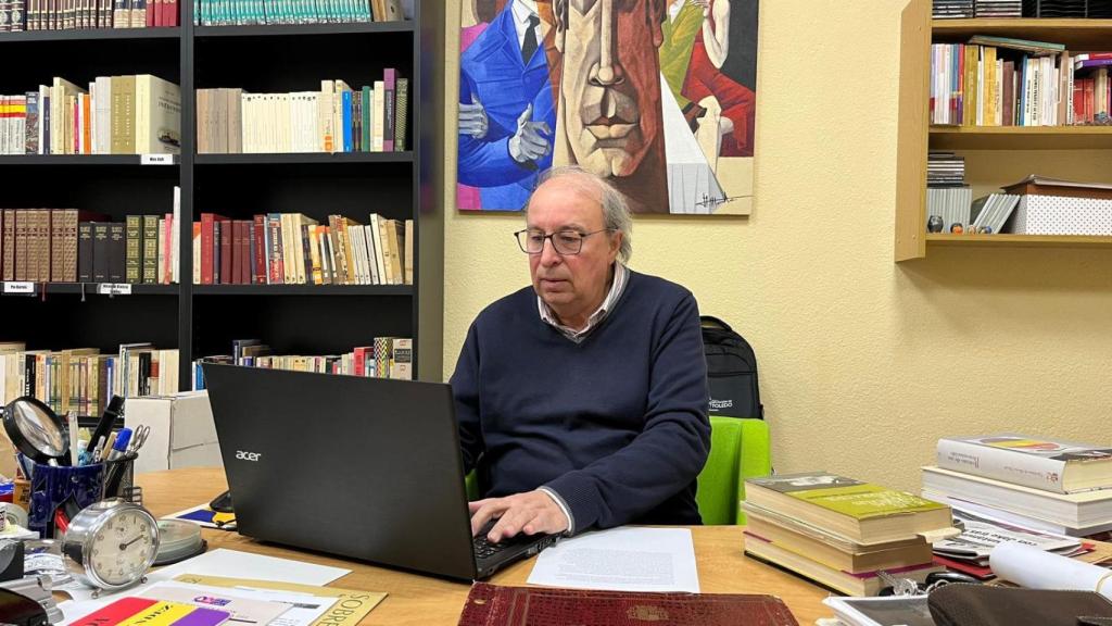 Isabelo Herreros, en su despacho de la Asociación Manuel Azaña.