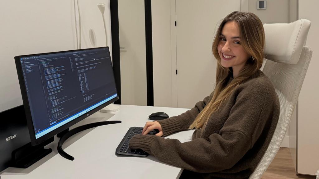 Ana González, graduada  en el doble grado en Matemática Computacional e Ingeniería del Software.