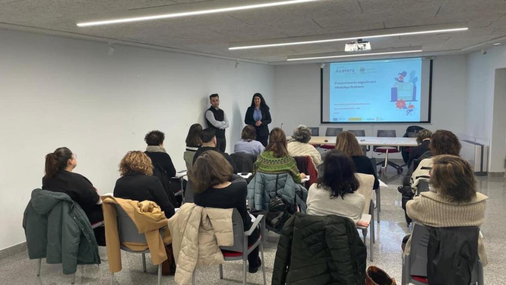 Empresas de Guijuelo aprenden sobre 'whatsapp business'