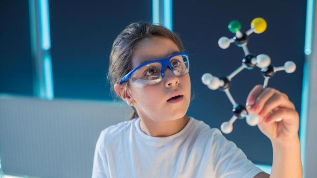 Niña científica.