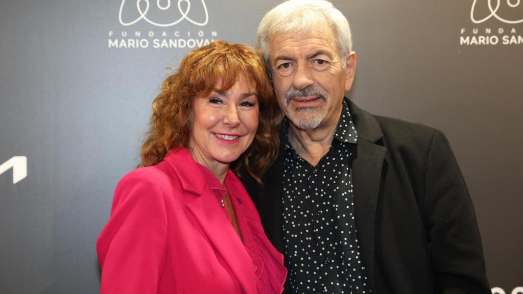 El presentador con su mujer, Patricia Santamaría.