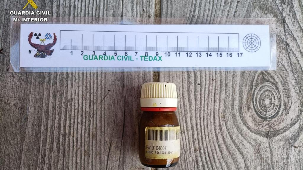 Recipiente de ácido pícrico que ha sido explosionado por los Tedax de la Guardia Civil.