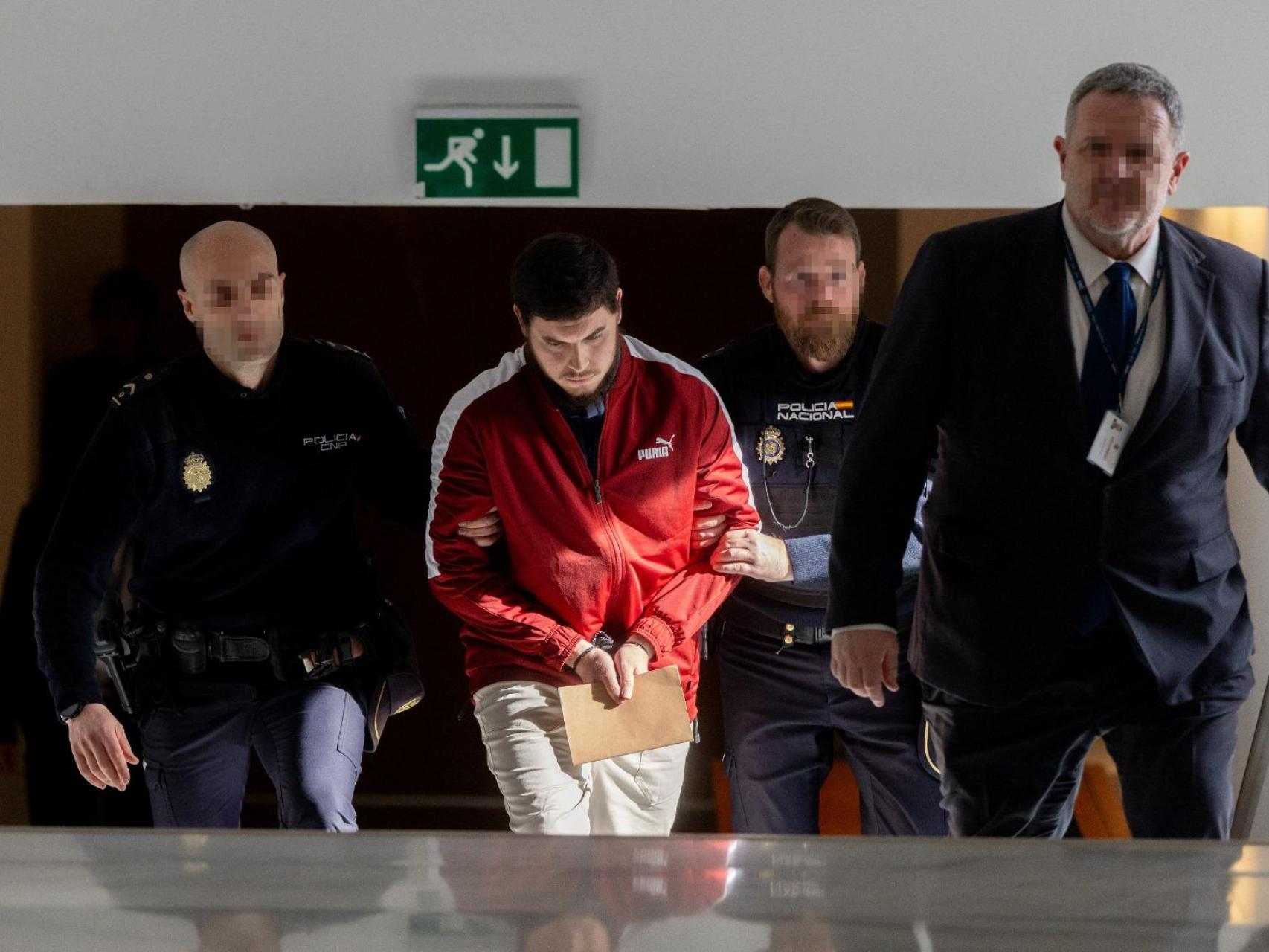 El terrorista  Chemlal, conducido por la Policía para declarar en la comisión de investigación sobre el 17-A.