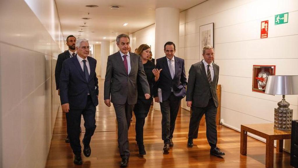 José María Barreda, José Luis Rodríguez Zapatero, Francina Armengol, José Bono y Emiliano García-Page llegando a la sala Ernest Lluch del Congreso de los Diputados.