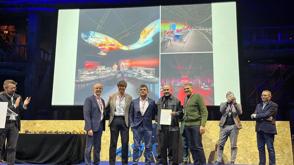 Los responsables del Marq en la recogida del premio Emporia.