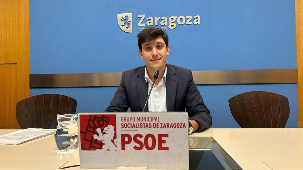 El concejal socialista Guillermo Ortiz, en el Ayuntamiento de Zaragoza.