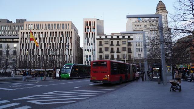 Autobuses urbanos de Zaragoza en pleno centro.