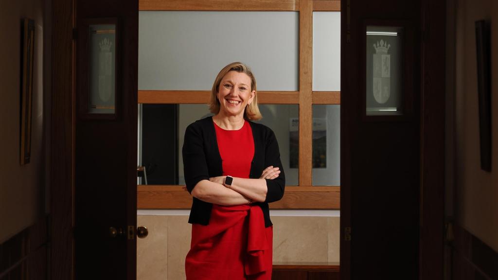 La vicepresidenta de la Junta y consejera de Familia, Isabel Blanco, posa para EL ESPAÑOL Noticias de Castilla y León antes de comenzar la entrevista