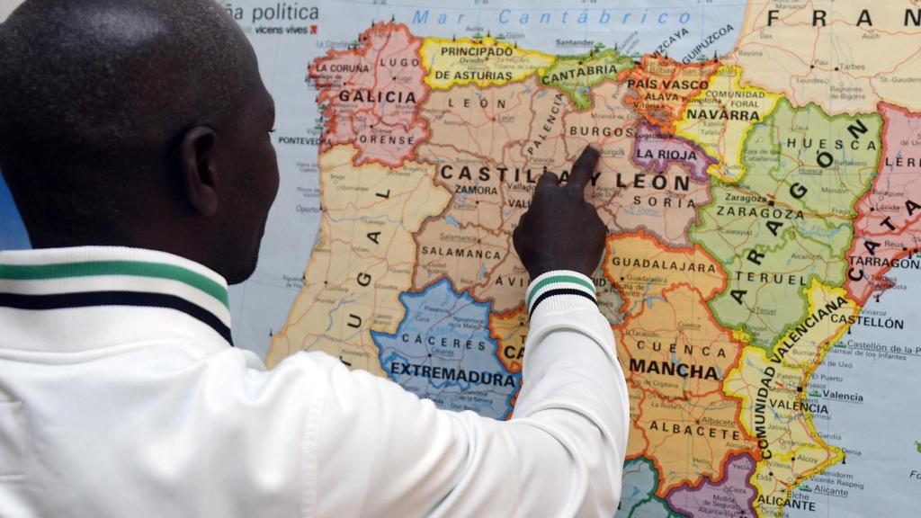 Un inmigrante durante un curso de la asociación Atalaya en Burgos