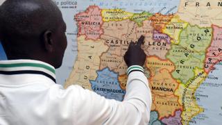 Un inmigrante durante un curso de la asociación Atalaya en Burgos