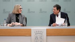 l consejero de Economía y Hacienda y portavoz de la Junta, Carlos Fernández Carriedo, y la vicepresidenta de la Junta y consejera de Familia e Igualdad de Oportunidades, Isabel Blanco, comparecen en rueda de prensa posterior al Consejo de Gobierno.