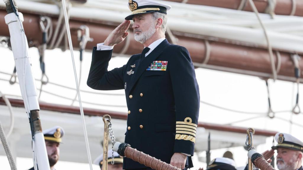 Felipe VI, en el Juan Sebastián Elcano, cuando despidió a su hija Leonor el pasado 11 de enero.