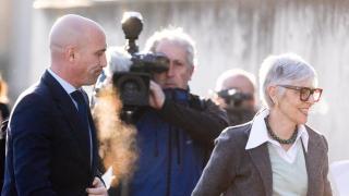 Rubiales, en la Audiencia Nacional junto a su abogada, Olga Tubau.