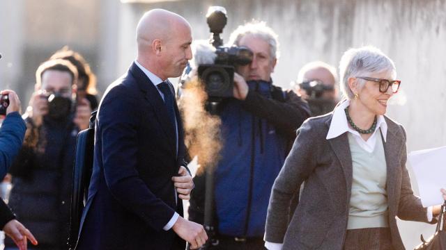 Rubiales, en la Audiencia Nacional junto a su abogada, Olga Tubau.