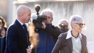 Rubiales, en la Audiencia Nacional junto a su abogada, Olga Tubau.