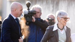 Rubiales, en la Audiencia Nacional junto a su abogada, Olga Tubau.