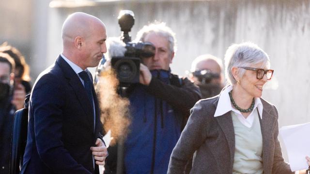 Rubiales, en la Audiencia Nacional junto a su abogada, Olga Tubau.