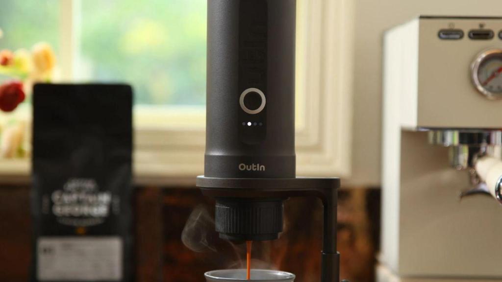 ¿No puedes vivir sin café? Esta es la cafetera portátil que te va a salvar vayas donde vayas ¡y con descuentazo!