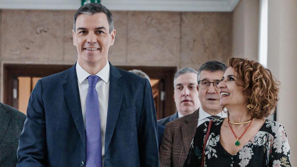 Pedro Sánchez y María Jesús Montero, en el Congreso.