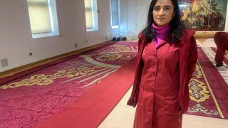 Verónica, la restauradora colombiana que tiene en sus manos salvar el telón del teatro más antiguo de Europa