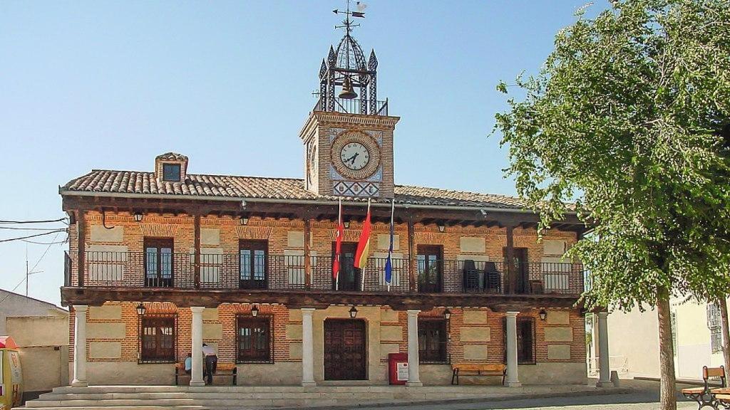 El Ayuntamiento de Casarrubuelos.