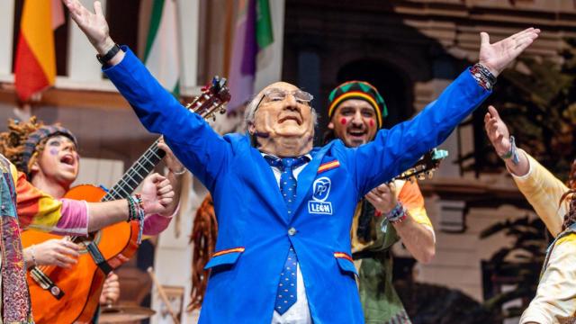 #COACMLG 5ª preliminar | La familia León saca músculo para demostrar que la murga malagueña está muy viva