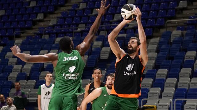 Los jugadores del Unicaja durante un entrenamiento en el Martín Carpena