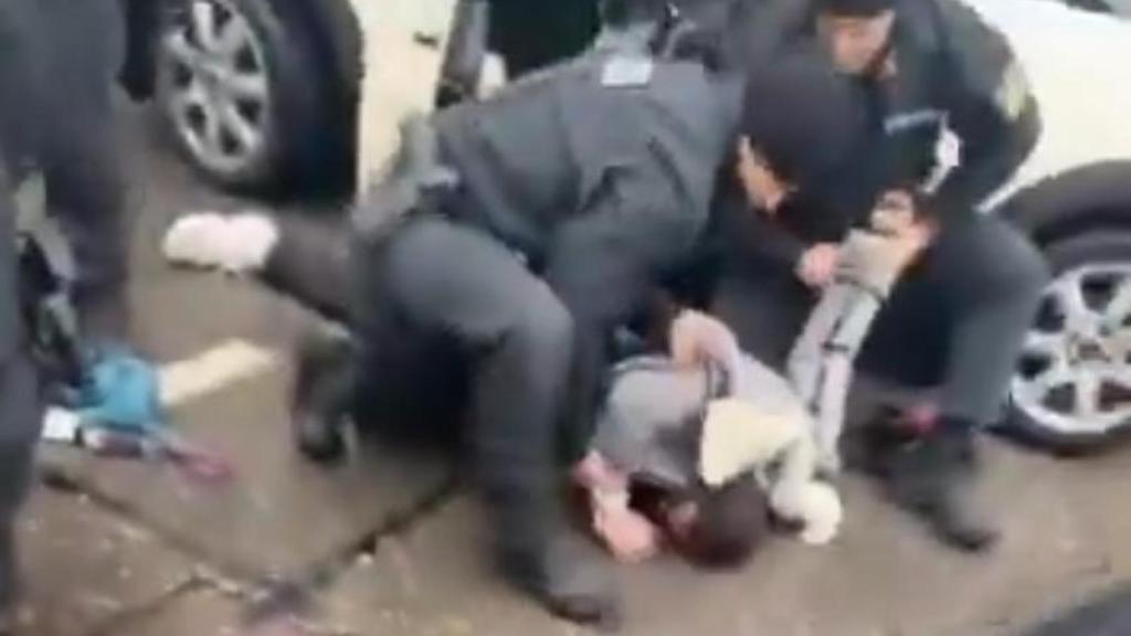 Momento en el que la Policía detiene al joven afgano.