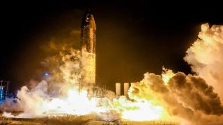 Imagen del encendido de motores de Starship.
