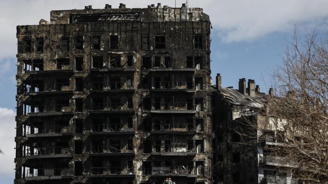 Imagen de la fachada calcinada del edificio de Campanar el pasado 22 de febrero de 2024. Efe / Biel Aliño