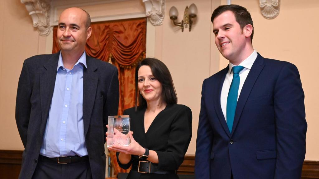 Mireia Morollón recibió el XX Premio APCR de Periodismo.