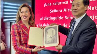 La alcaldesa de Zaragoza en Pekin.