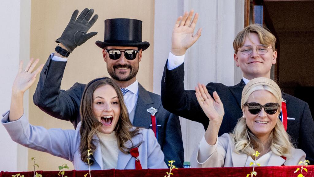 La Casa Real de Noruega en una acto público.