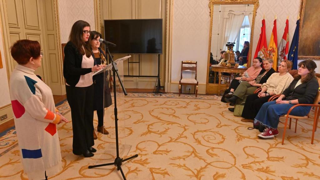 La concejala de Familia e Igualdad de Oportunidades, Miryam Rodríguez, junto a Ascensión Iglesias Redondo y Teresa Peramato Martín
