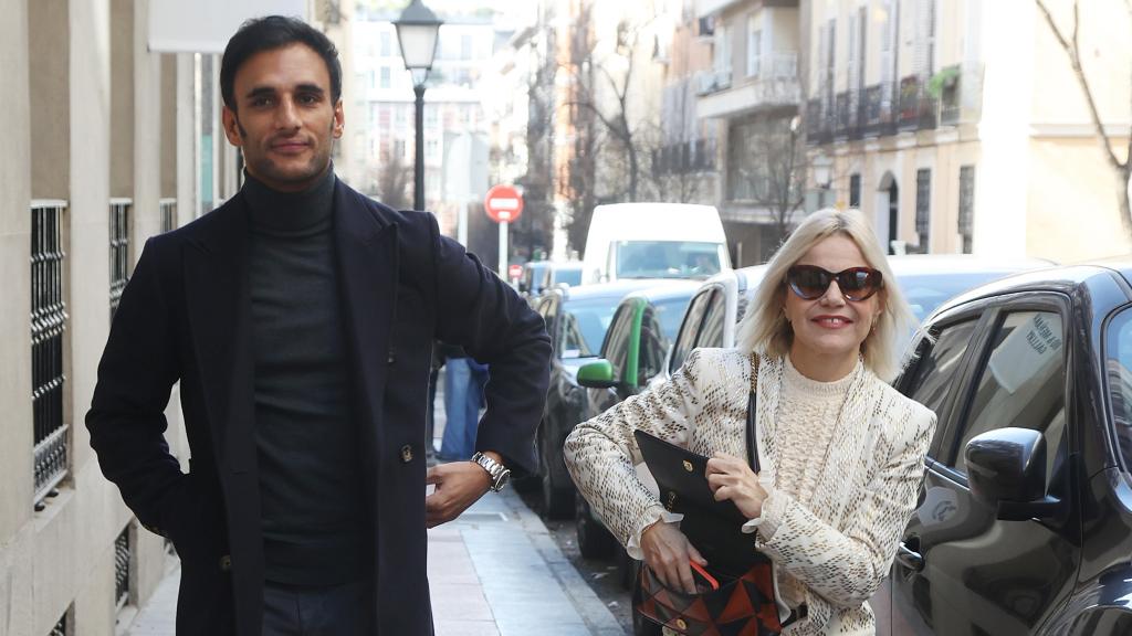 Manuel Vega, novio de Tana, y Eugenia Martínez de Irujo han arropado a la joven en la presentación de su nueva línea de ropa.