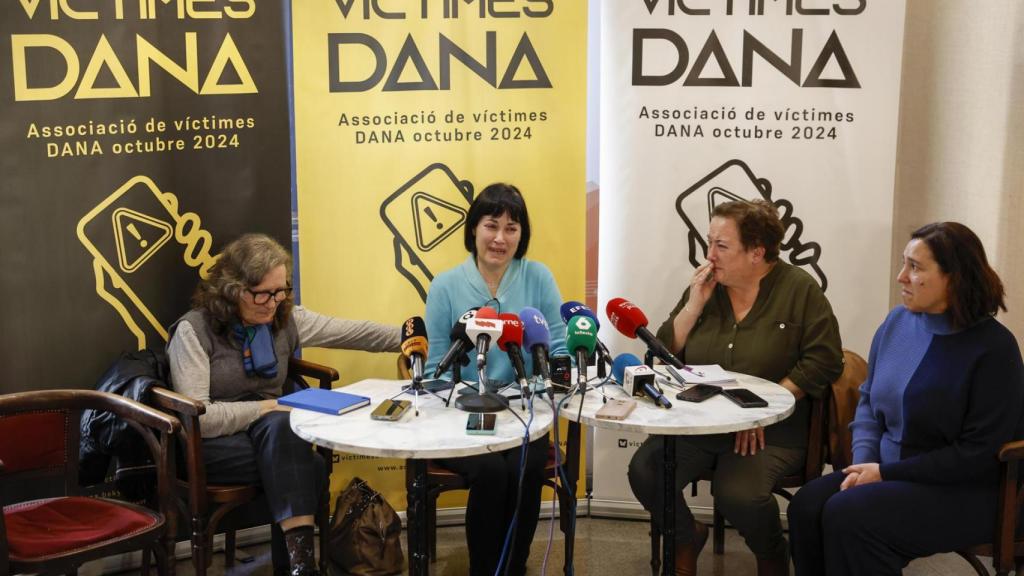 La presidenta de 'Víctimes Dana', Mariló Gradolí, a la derecha. Efe / Biel Aliño