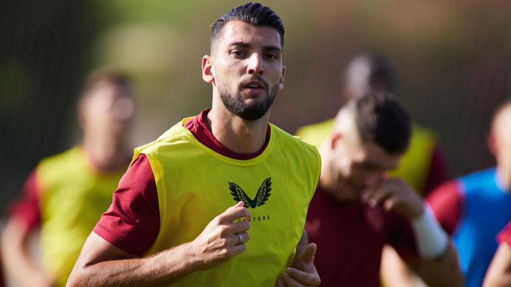 Rafa Mir durante un entrenamiento la pasada temporada con el Sevilla.