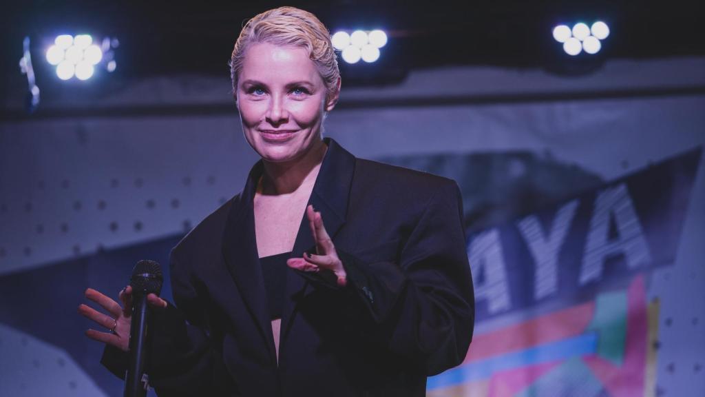 La cantante, durante la presentación de la regrabación de La noche es para mí.