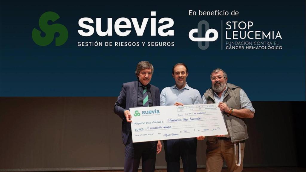 Entrega del cheque solidario.