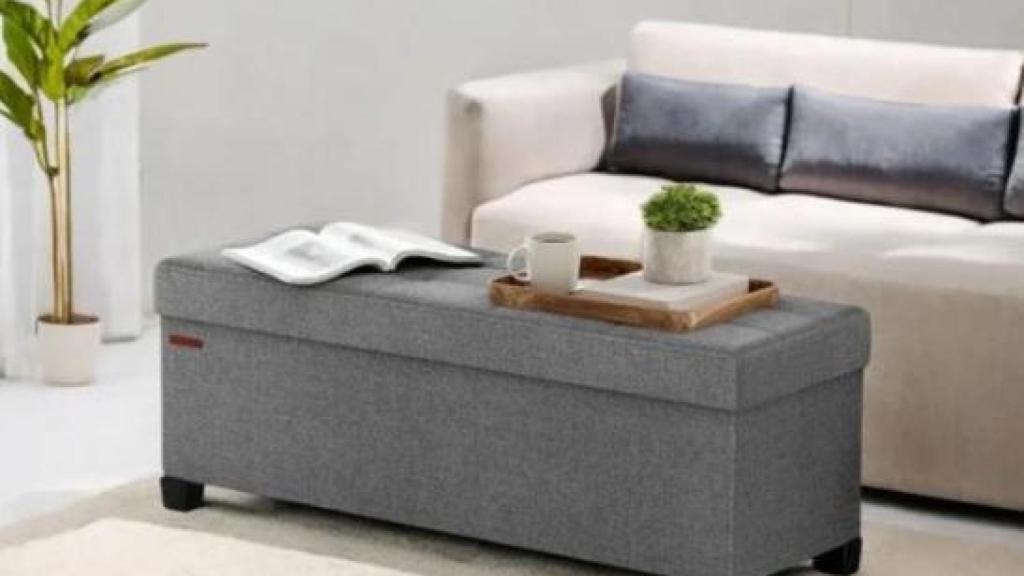 El mini sofá de Walmart puede guardar un gran número de objetos.