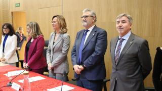 Alegría ha participado en la toma de posesión de José Antonio Beltrán (derecha) como nuevo decano de la facultad de Filosofía y Letras