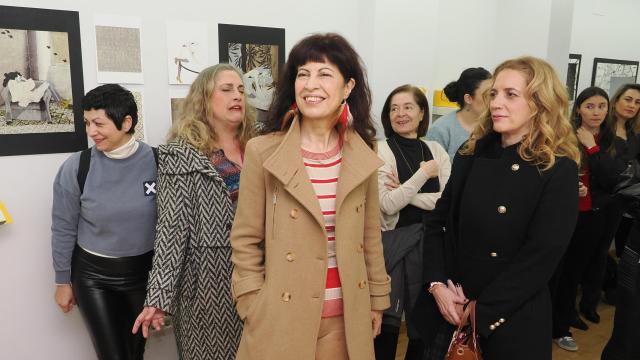 La ministra de Igualdad, Ana Redondo, visita la exposición 'Ocupar el espacio' de la plataforma Mujeres Artistas Profesionales de Valladolid