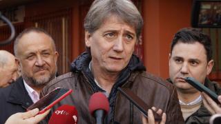 El secretario general electo del PSOE CyL, Carlos Martínez, durante su encuentro con militantes del PSOE de Villablino (León)