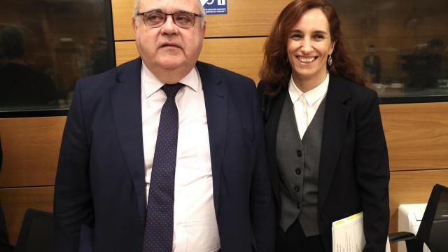 El consejero de Sanidad, Alejandro Vázquez Ramos, junto a la ministra de Sanidad, Mónica García, en una imagen de archivo