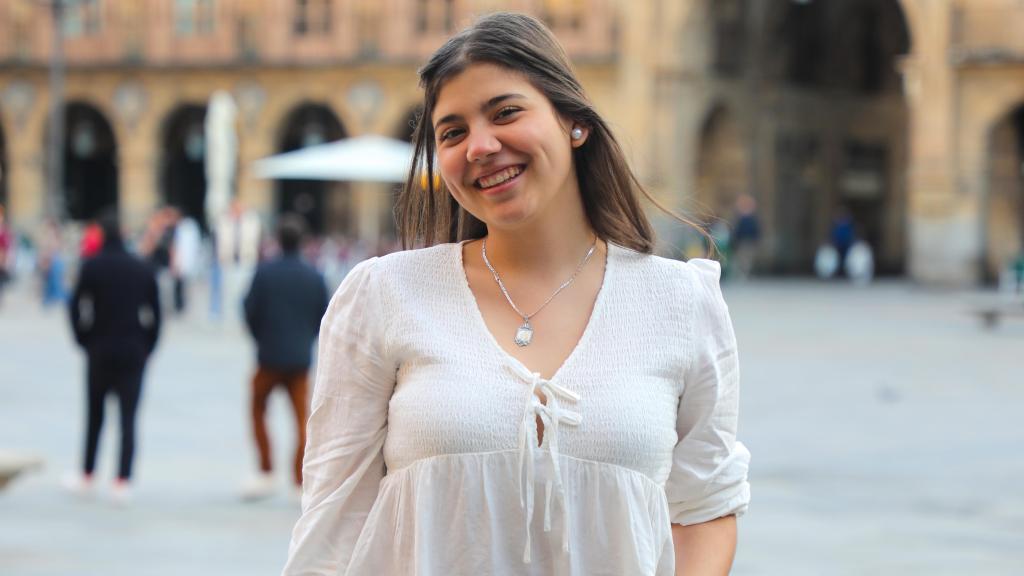 Daniela Roncero en la Plaza Mayor de Salamanca